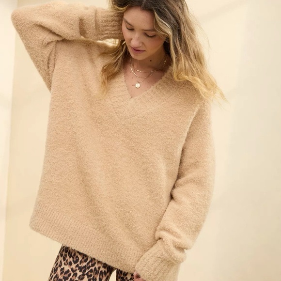 aerie Sweaters - Aerie Teddy Boucle Cozy Oversized‎ V-Neck Sweater Tan Beige Neutral Size XS NWT